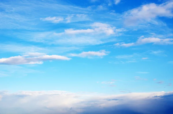 Όμορφο Γαλάζιο Ουρανό Σύννεφα — Φωτογραφία Αρχείου