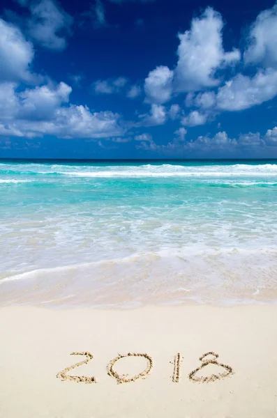 2018 Jaar Aan Het Zandstrand Buurt Van Oceaan — Stockfoto