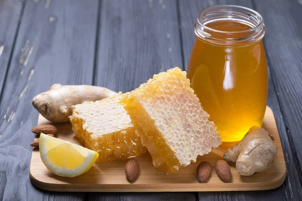 Μέλι Βάζο Μέλι Κουτάλα Φόντο Ξύλινη — Φωτογραφία Αρχείου