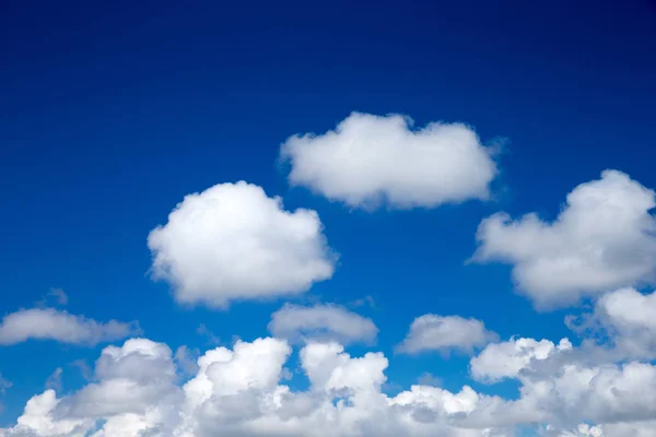 Голубое Небо Облаком — стоковое фото