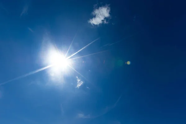 Cielo Blu Con Nuvole Bianche — Foto Stock