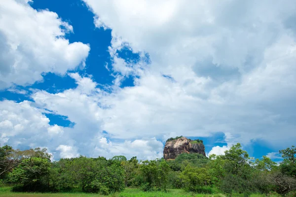 Скальная крепость Сигирия-Лев в Шри-Ланке — стоковое фото
