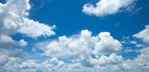 Blue sky with white clouds — Stock Photo, Image