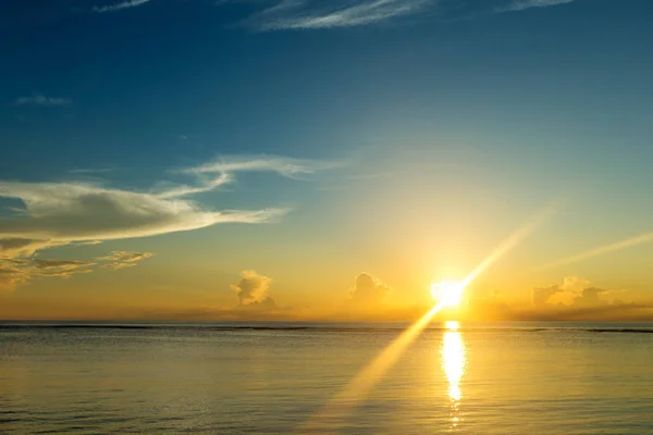 海の上の夕日 — ストック写真