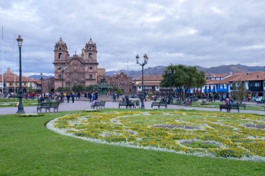 Cusco Peru-Kasım 9: Katedrali, Santo Domingo 9 Kasım 2015 tarihinde Cusco Peru binada neredeyse yüz yıl inşaat sonra 1654 tamamlandı.