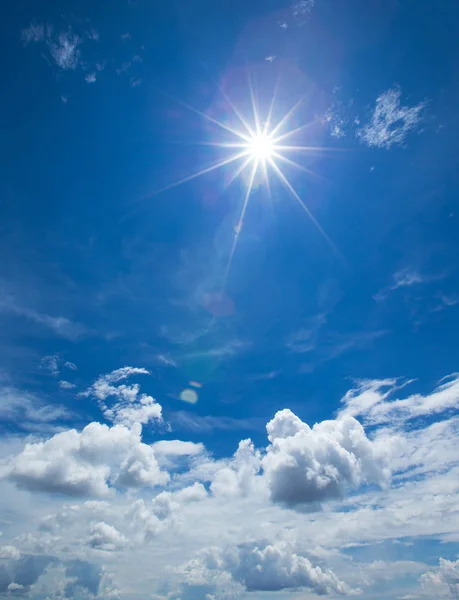 Céu Azul Com Nuvens Closeup — Fotografia de Stock