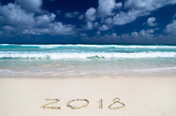 2018 Jaar Aan Het Zandstrand Buurt Van Oceaan — Stockfoto