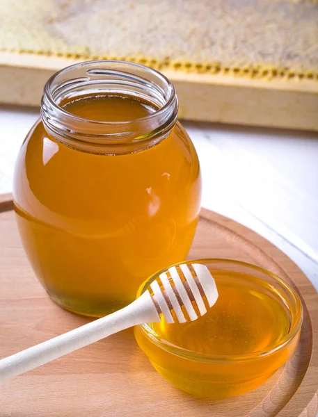 Мед с медовым соусом — стоковое фото