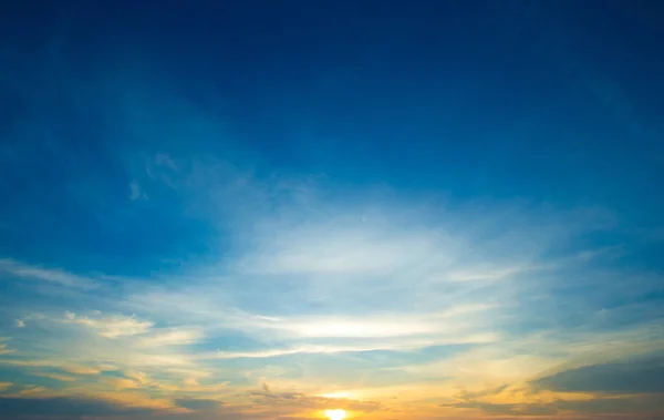 Cielo colorato e alba. — Foto Stock