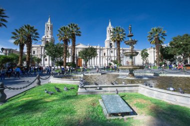 Arequipa Peru 9 Kasım: Ana Meydanı, Arequipa 9 Kasım 2015 kiliseyle Arequipa Peru ile. Arequipa'nın Plaza de Armas biridir en güzel Peru.