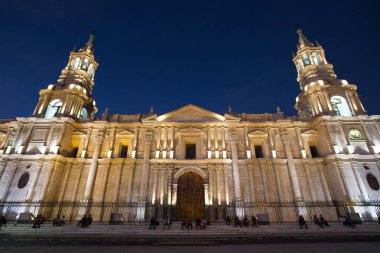 Peru, Arequipa - 09 Kasım 2015: Ana Meydanı, Arequipa kilise ile 