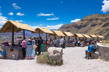 Peru, Arequipa - 15 Temmuz 2015: Condor Colca içinde izlerken turist 
