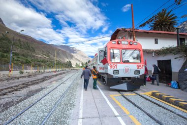 Peru, Aguas Calientes - 14 Mart 2015: bağlantı Cusco ve Peru'daki Machu Picchu tren