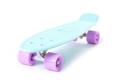 Beyaz arka plan üzerinde izole plastik kaykay