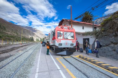 Peru, Aguas Calientes - 14 Mart 2015: bağlantı Cusco ve Peru'daki Machu Picchu tren