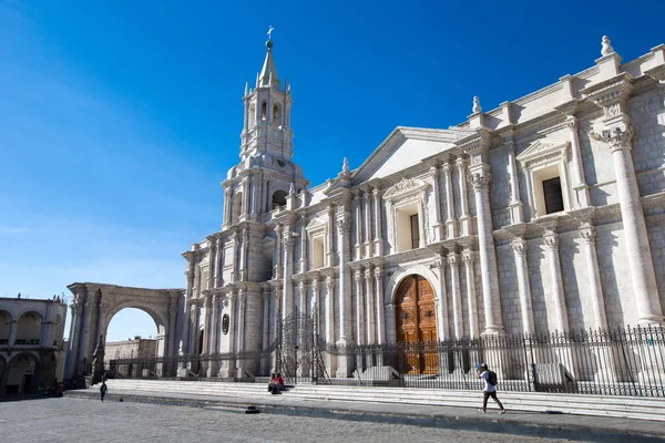 Peru, Arequipa - 09 Kasım 2015: Ana Meydanı, Arequipa Arequipa kilisede ile 