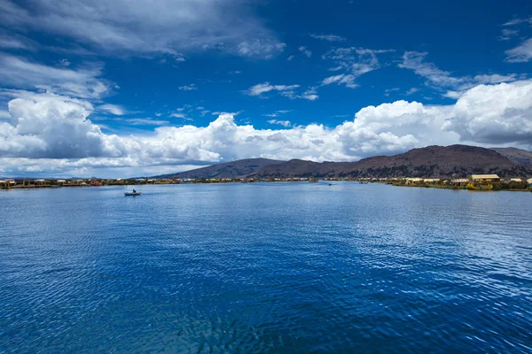 Totora Barca Sul Lago Titicaca Vicino Puno Perù — Foto Stock