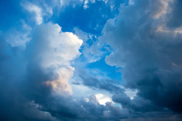 Nubes Blancas Sobre Fondo Azul Del Cielo — Foto de Stock