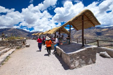 Peru, Arequipa - 15 Temmuz 2015: Arequipa, Colca kanyonda Condor izlerken turist 