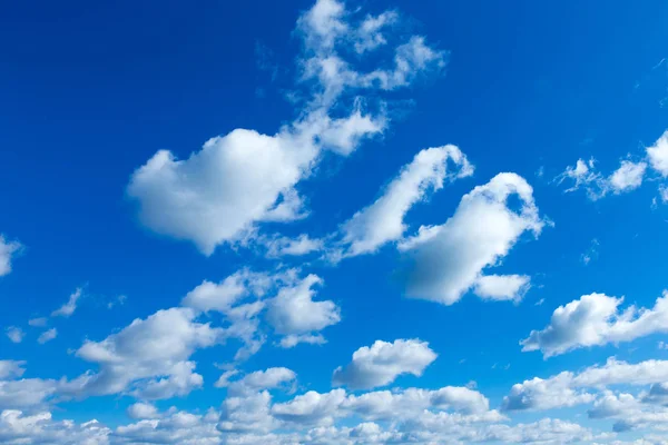 Белые Облака Голубом Фоне Неба — стоковое фото