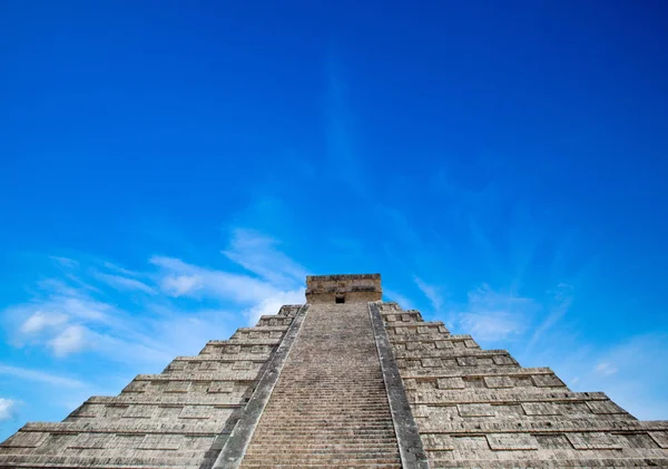 चिचेन इटझा साइट, मेक्सिको मध्ये कुकुलकन पिरॅमिड — स्टॉक फोटो, इमेज