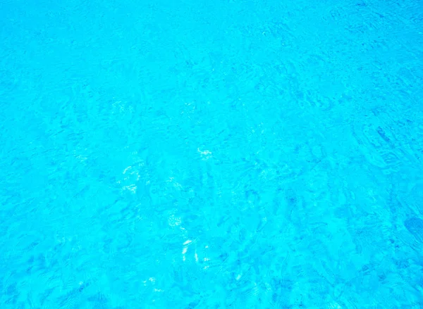 Superficie blu del mare con onde — Foto Stock