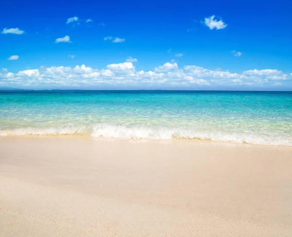 Όμορφη Παραλία Και Τροπική Θάλασσα — Φωτογραφία Αρχείου