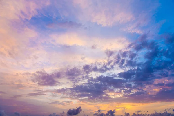 Céu de pôr-do-sol laranja. Céu bonito . — Fotografia de Stock