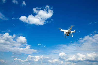 Digital fotoğraf makinesi ile uçan uçak helikopter.