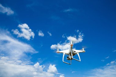 Digital fotoğraf makinesi ile uçan uçak helikopter.