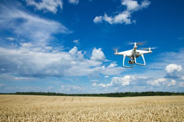 Digital fotoğraf makinesi ile uçan uçak helikopter.