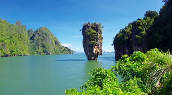 Thailand James Bond stone Island, Phang Nga in Thailand. Sea — Stock Photo, Image