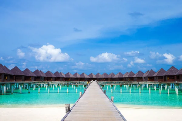 Hermosa Isla Tropical Maldivas Con Playa Mar Con Bungalows Agua — Foto de Stock