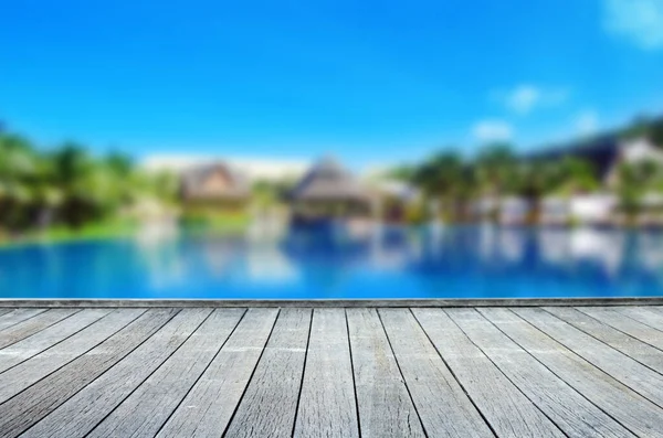 Piscina Tropical Con Cocotero Sombrilla Blanca —  Fotos de Stock