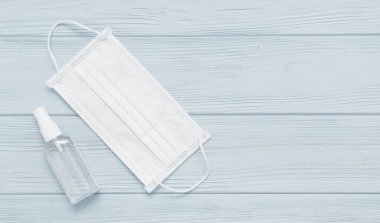  Yüz maskeleri. COVID-19. Salgın geçmişi. Eczanede yüz maskesi sıkıntısı var. Korunmak için tıbbi maskeler. Tehlikeli bir virüs.. 