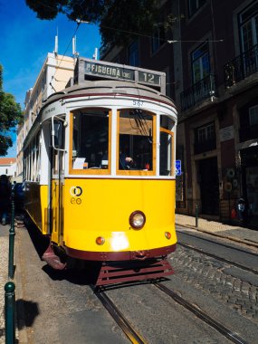 Vintage tramvay Lizbon Lizbon, Portekiz içinde şehir merkezinde bir