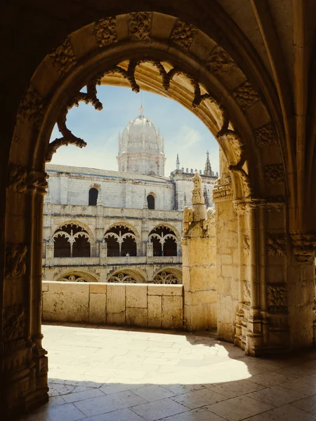 Jerónimos - Lissabon Portugal - arkitekturen backgro Stockfoto