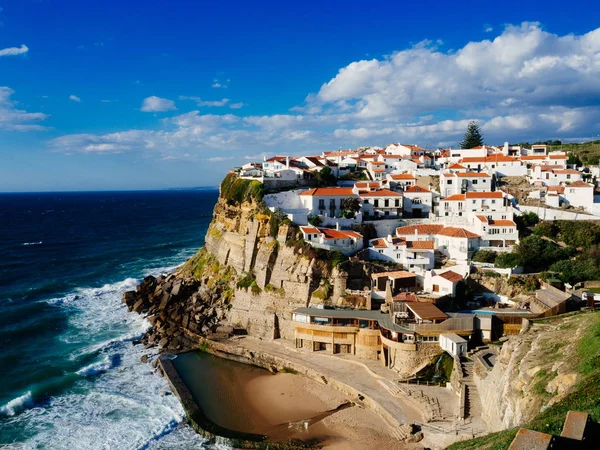 Azenhas do mar, eine wunderschöne Küstenstadt in der Gemeinde lizenzfreie Stockbilder