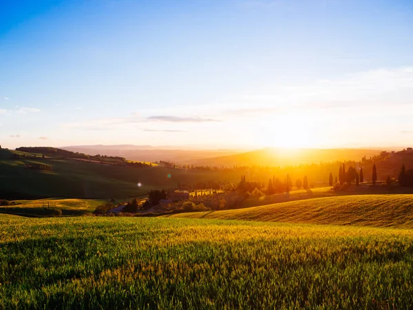 Hermoso paisaje toscano al atardecer Italia Imagen De Stock