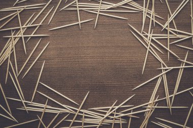 Tablo arka plan üzerinde ahşap kürdan