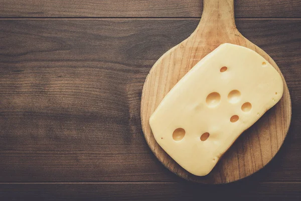 Grote stukken van kaas — Stockfoto