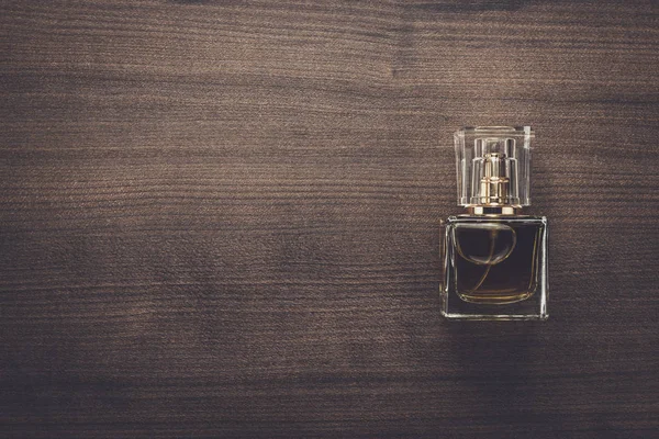 Perfume bottle on the wooden table — Stock Photo, Image