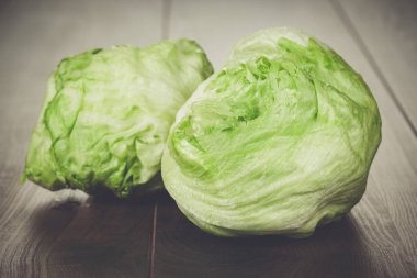 taze yeşil buzdağı salatası