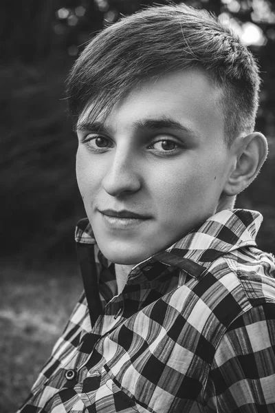 Young handsome man in park — Stock Photo, Image