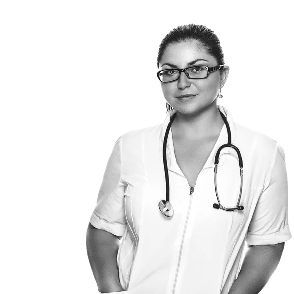 Mujer doctora en gafas con estetoscopio —  Fotos de Stock