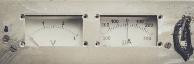 eski analog voltmetre ve amperemeter