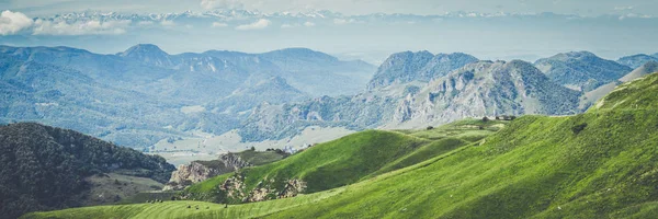 夏の山岳風景 — ストック写真