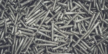 Masanın üzerindeki