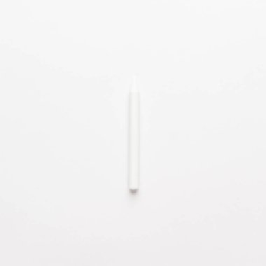 Beyaz arka plan üzerinde mum mum boya