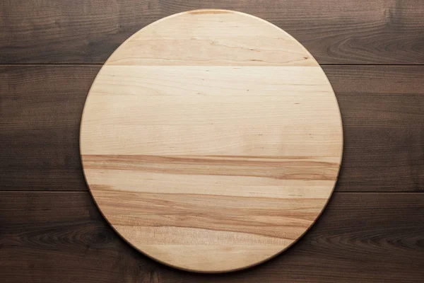 Houten ronde bord voor pizza — Stockfoto